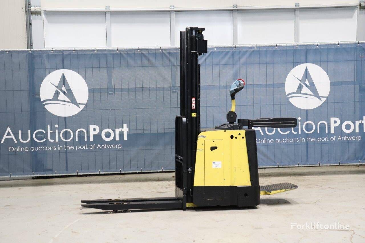 Hyster S1.5S-3368 pallet stacker