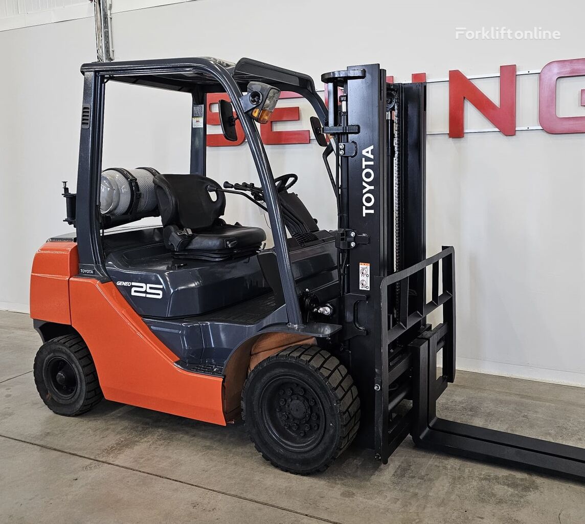 Toyota 10432 - 02-8FG25 petrol/gas forklift