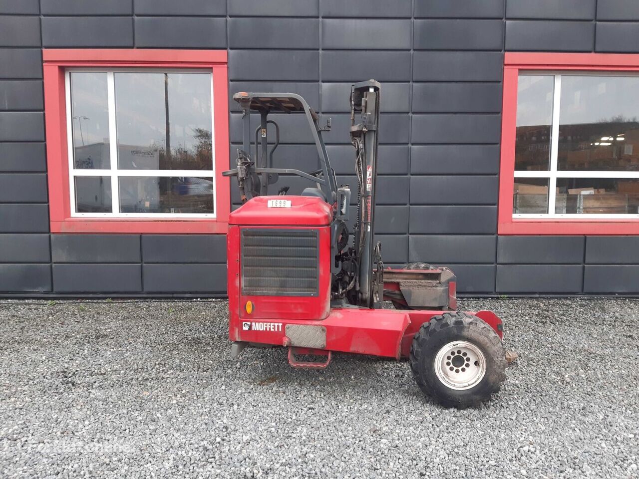 Moffett M5 25.3 NX truck mounted forklift