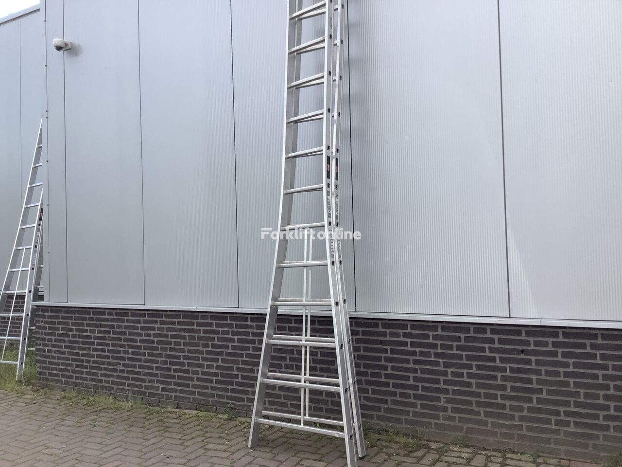 Altrex KEU 1x16 warehouse ladder